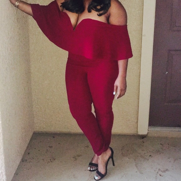 Burgundy off the shoulder Romper - Picture 1 of 2